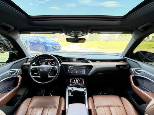 2019 Audi e-tron Premium Plus