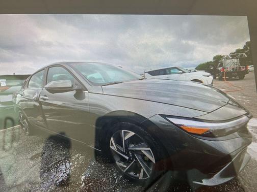 Amazon Gray 2024 Hyundai ELANTRA Limited