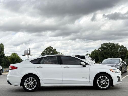 Oxford White 2019 Ford Fusion Hybrid SE