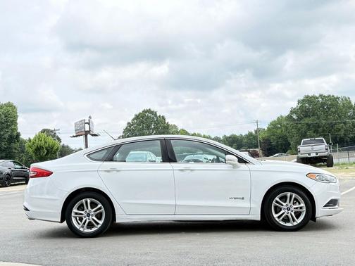 Oxford White 2018 Ford Fusion Hybrid SE