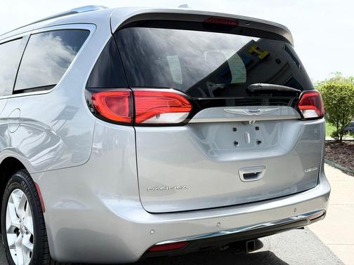 Billet Silver Metallic Clearcoat 2020 Chrysler Pacifica Limited