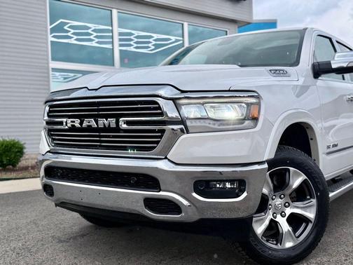 Ivory White Tri-Coat Pearlcoat 2019 RAM 1500 Laramie