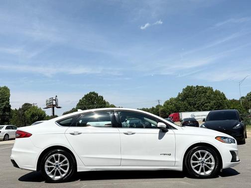 Oxford White 2019 Ford Fusion Hybrid SE