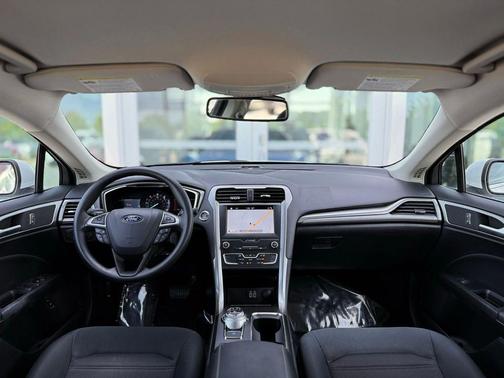 Oxford White 2019 Ford Fusion Hybrid SE