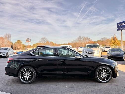 Vik Black 2023 Genesis G70 2.0T