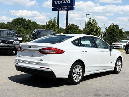 Oxford White 2019 Ford Fusion Hybrid SE