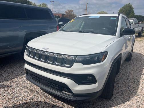 Bright White Clearcoat 2022 Jeep Compass Latitude