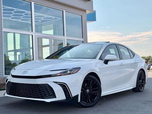 Ice Cap 2025 Toyota Camry SE