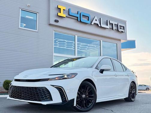 Ice Cap 2025 Toyota Camry SE