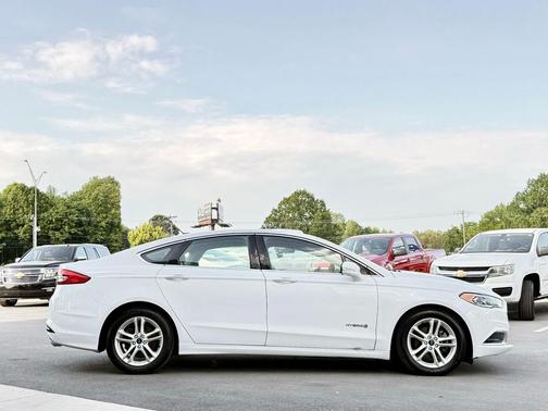 Oxford White 2018 Ford Fusion Hybrid SE