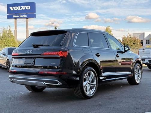 2021 Audi Q7 55 Premium Plus