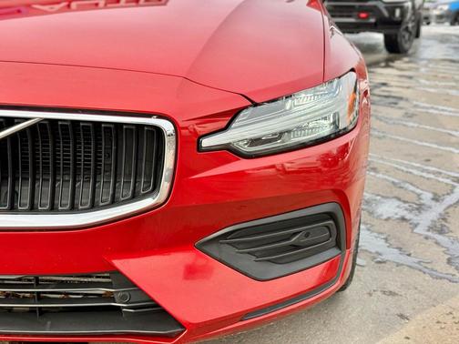 2019 Volvo S60 T5 Momentum