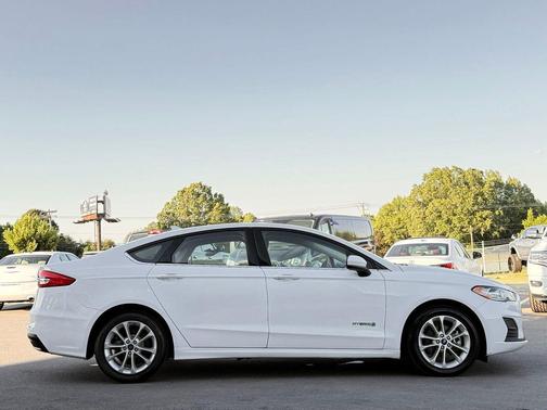 Oxford White 2019 Ford Fusion Hybrid SE