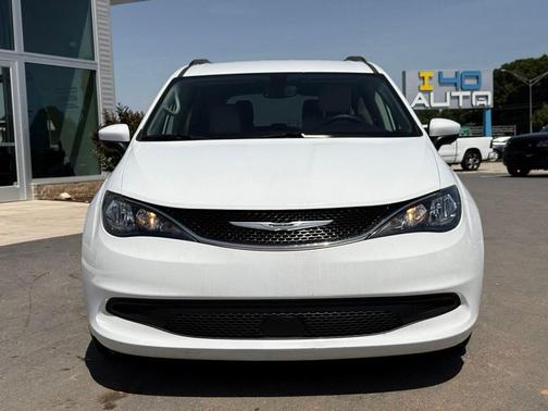 Bright White Clearcoat 2021 Chrysler Voyager LXI