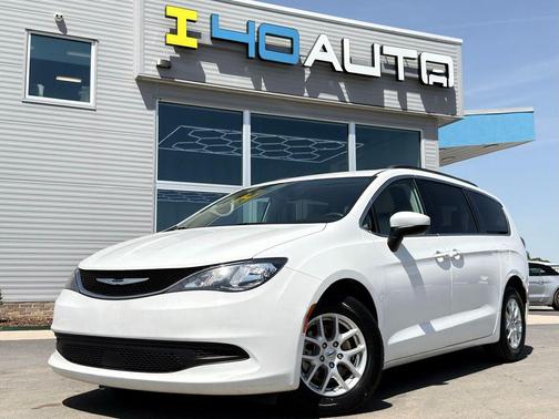Bright White Clearcoat 2021 Chrysler Voyager LXI