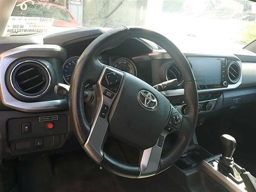 White 2022 Toyota Tacoma SR5