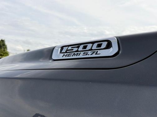 Granite Crystal Metallic Clearcoat 2019 RAM 1500 Laramie