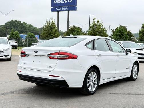 Oxford White 2019 Ford Fusion Hybrid SE