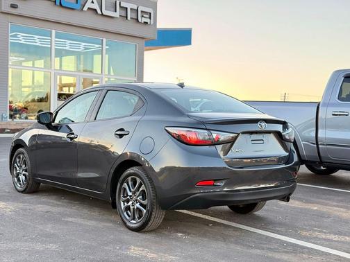 2019 Toyota Yaris Sedan XLE
