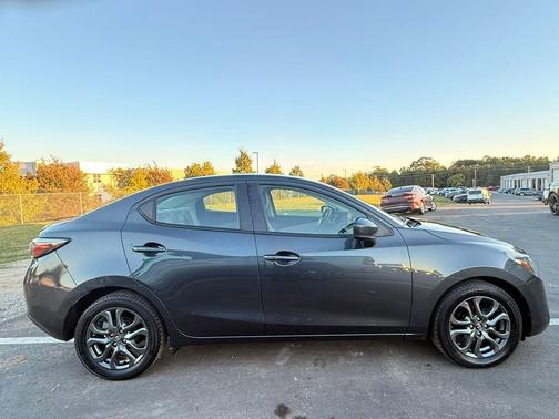 2019 Toyota Yaris Sedan XLE