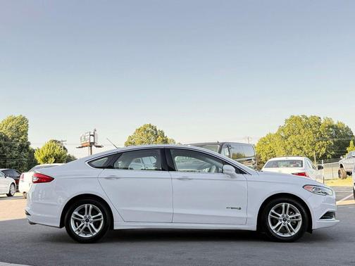 Oxford White 2018 Ford Fusion Hybrid SE