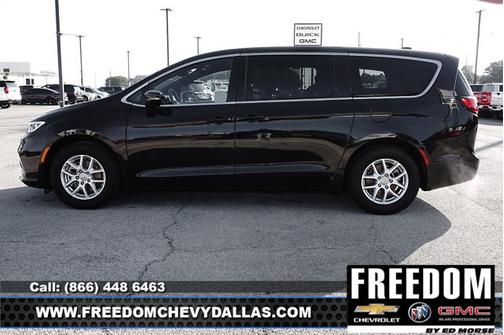 2025 Chrysler Pacifica Select