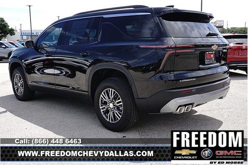 Mosaic Black Metallic 2026 Chevrolet Traverse FWD LT