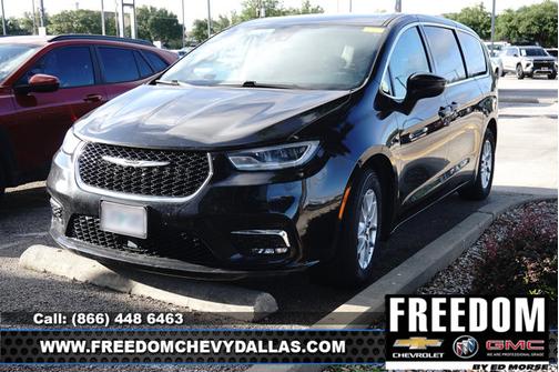 Brilliant Black Crystal Pearlcoat 2023 Chrysler Pacifica Touring L
