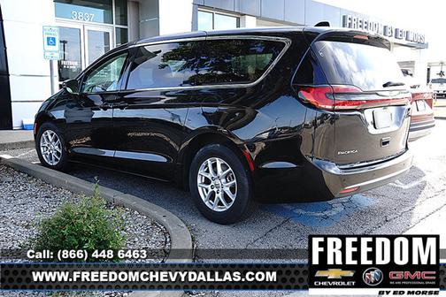 Brilliant Black Crystal Pearlcoat 2023 Chrysler Pacifica Touring L
