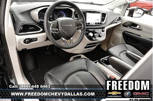 Brilliant Black Crystal Pearlcoat 2023 Chrysler Pacifica Touring L