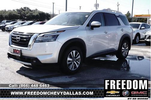 2022 Nissan Pathfinder SL