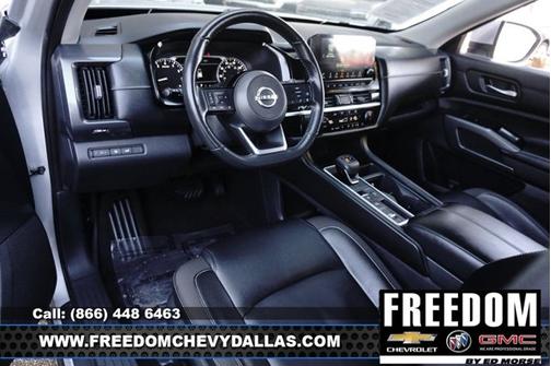 2022 Nissan Pathfinder SL