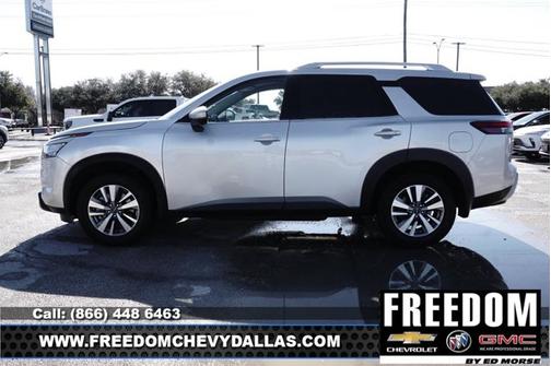 2022 Nissan Pathfinder SL