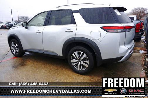 2022 Nissan Pathfinder SL