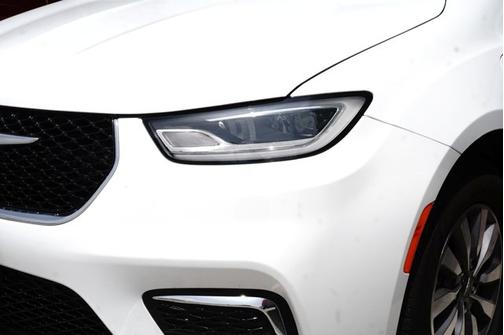 Bright White Clearcoat 2023 Chrysler Pacifica Hybrid Touring L