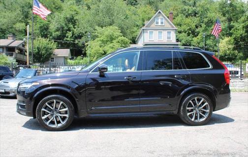 2016 Volvo XC90 T6 Momentum