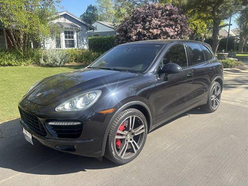 Jet Black Metallic 2011 Porsche Cayenne Turbo