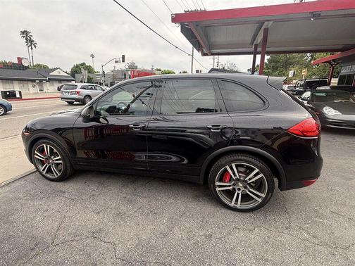 Jet Black Metallic 2011 Porsche Cayenne Turbo