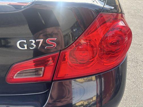 Black Obsidian 2010 INFINITI G37 S Sport