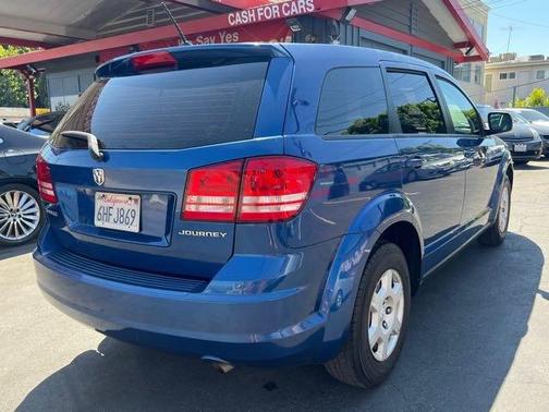 Photo 4 of 32 of 2010 Dodge Journey SE