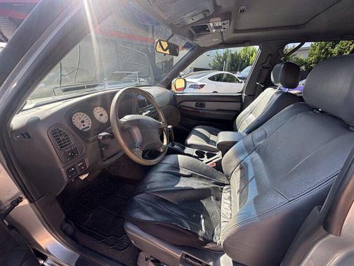 1999 Nissan Pathfinder SE