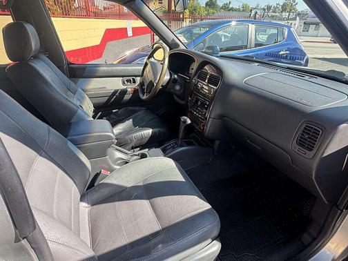 1999 Nissan Pathfinder SE