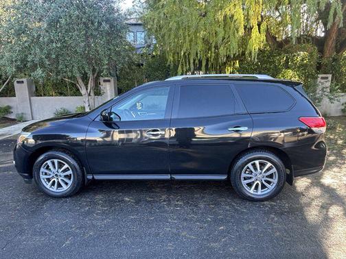 2016 Nissan Pathfinder SV