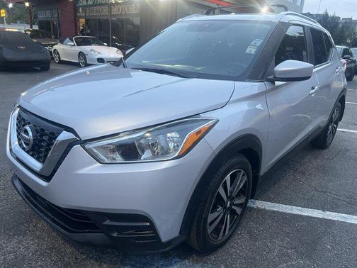 Brilliant Silver Metallic 2020 Nissan Kicks SV