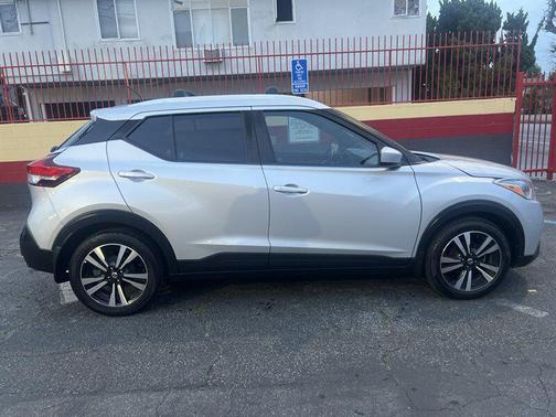Brilliant Silver Metallic 2020 Nissan Kicks SV