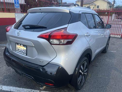 Brilliant Silver Metallic 2020 Nissan Kicks SV