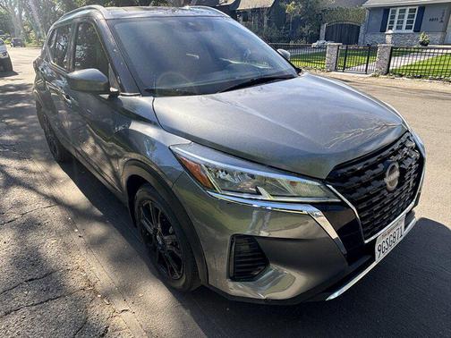 2022 Nissan Kicks SV