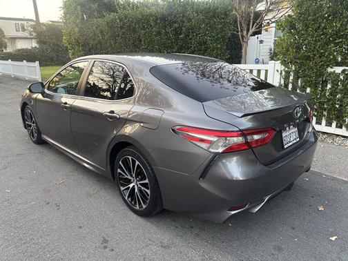 2018 Toyota Camry SE