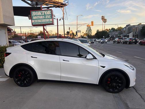 2021 Tesla Model Y Standard Range Rear-Wheel Drive