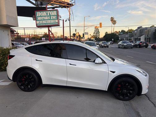 2021 Tesla Model Y Standard Range Rear-Wheel Drive